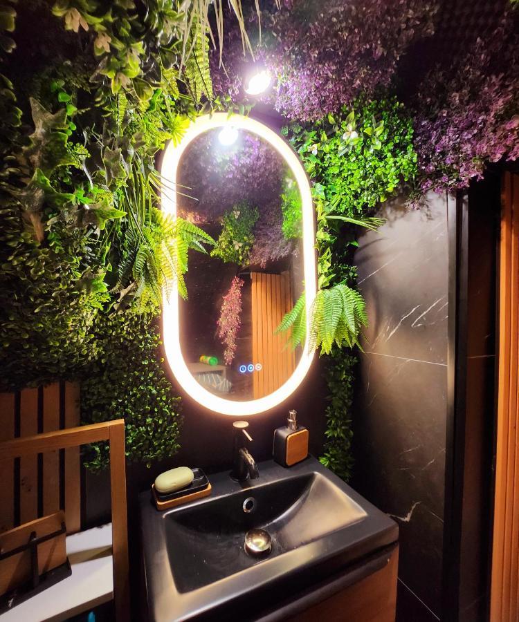 Jungle House Avec Jacuzzi A 10 Min De Disneyland -Taille Chambre- Conde-Sainte-Libiaire Eksteriør bilde